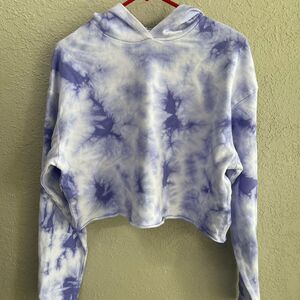 Caution to the Wind Size M Purple & White Tie-Dye Cropped Hoodie